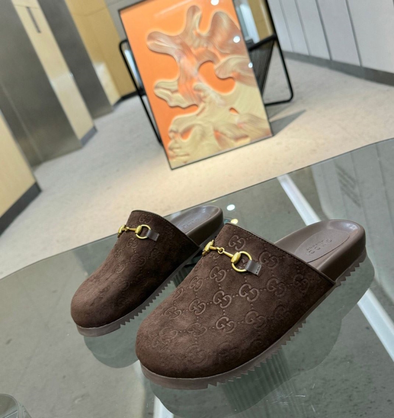 G*u*i slippers